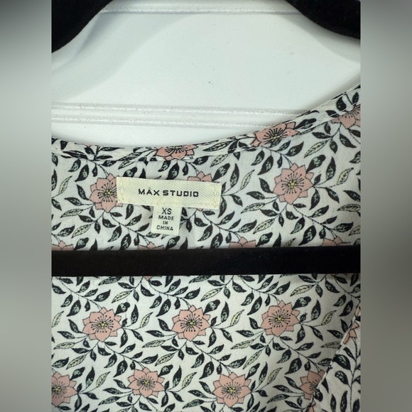 Max Studios women’s frilly floral feminine sleeveless top, peplum style. Size XS - Picture 5 of 5